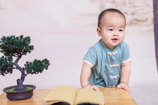 诸暨宝宝脸上小白点